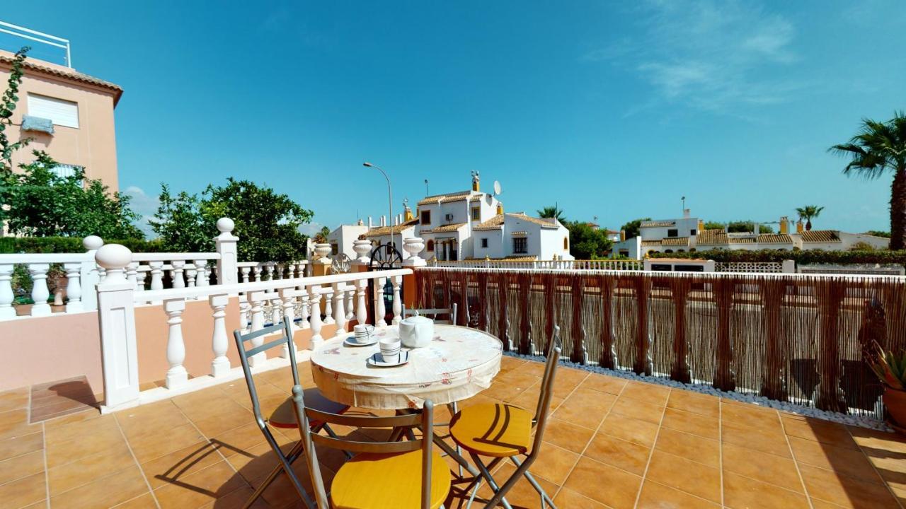 Cozy & Bright Bungalow Torrevieja Buitenkant foto